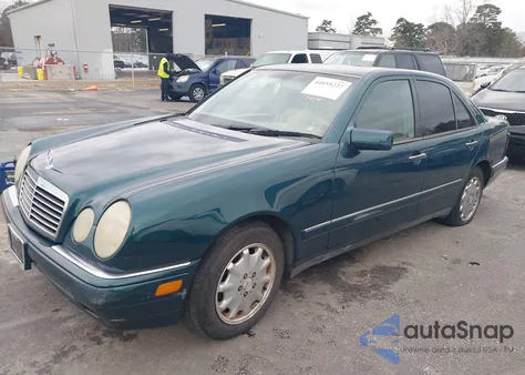 1998 Mercedes-Benz E 320 z USA, uszkodzony, nr VIN WDBJF65F2WA675501